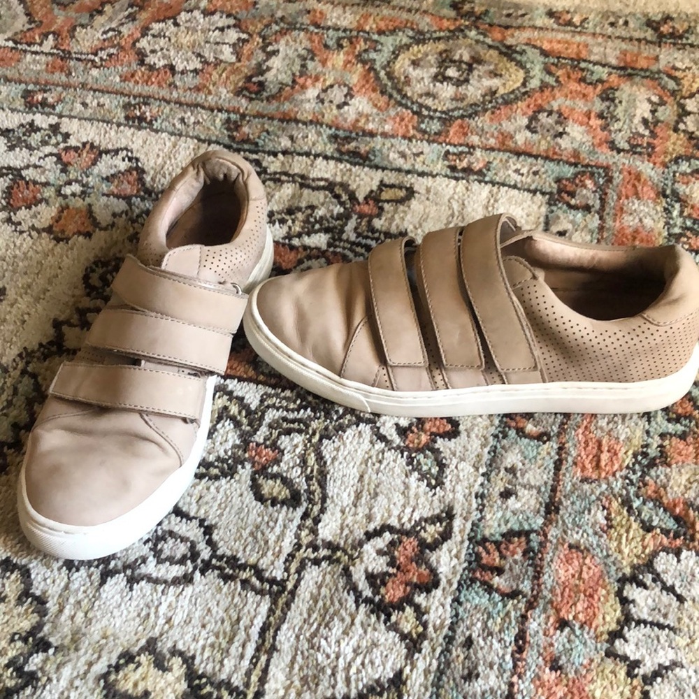 Vince sneakers size 8.5 leather